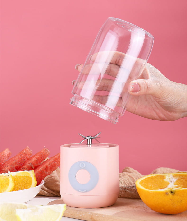 Portable USB Rechargeable Juicer – Mini Automatic Smoothie Blender for Travel & Home (380ml)